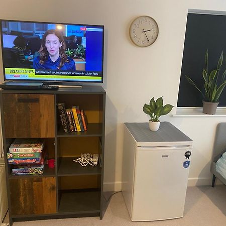 Very Large Double Room With Corner Sofa, Sky Tv, Netflix Etc, Fridge And Microwave Newhaven Luaran gambar