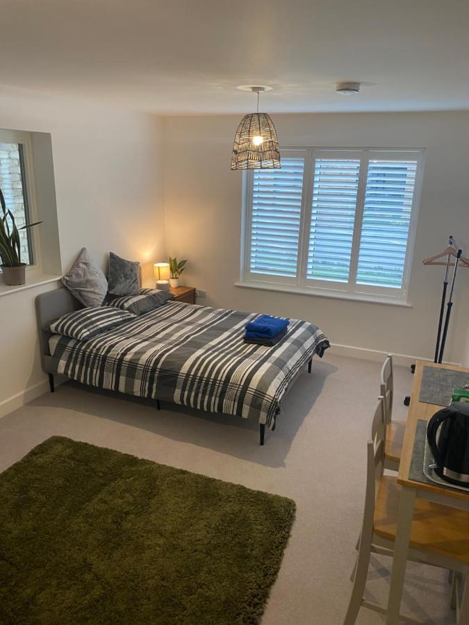 Very Large Double Room With Corner Sofa, Sky Tv, Netflix Etc, Fridge And Microwave Newhaven Luaran gambar