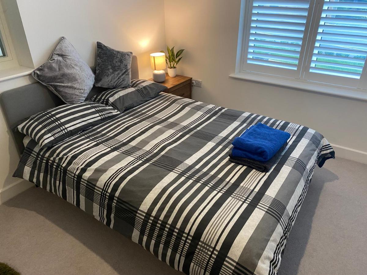 Very Large Double Room With Corner Sofa, Sky Tv, Netflix Etc, Fridge And Microwave Newhaven Luaran gambar