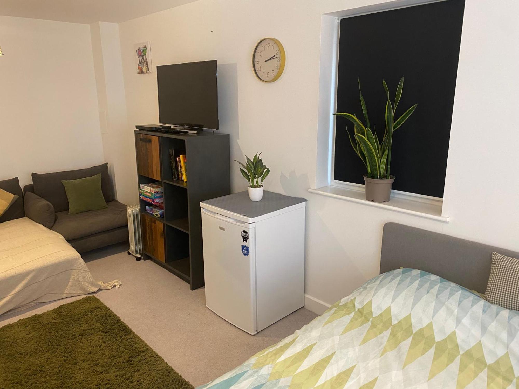 Very Large Double Room With Corner Sofa, Sky Tv, Netflix Etc, Fridge And Microwave Newhaven Luaran gambar