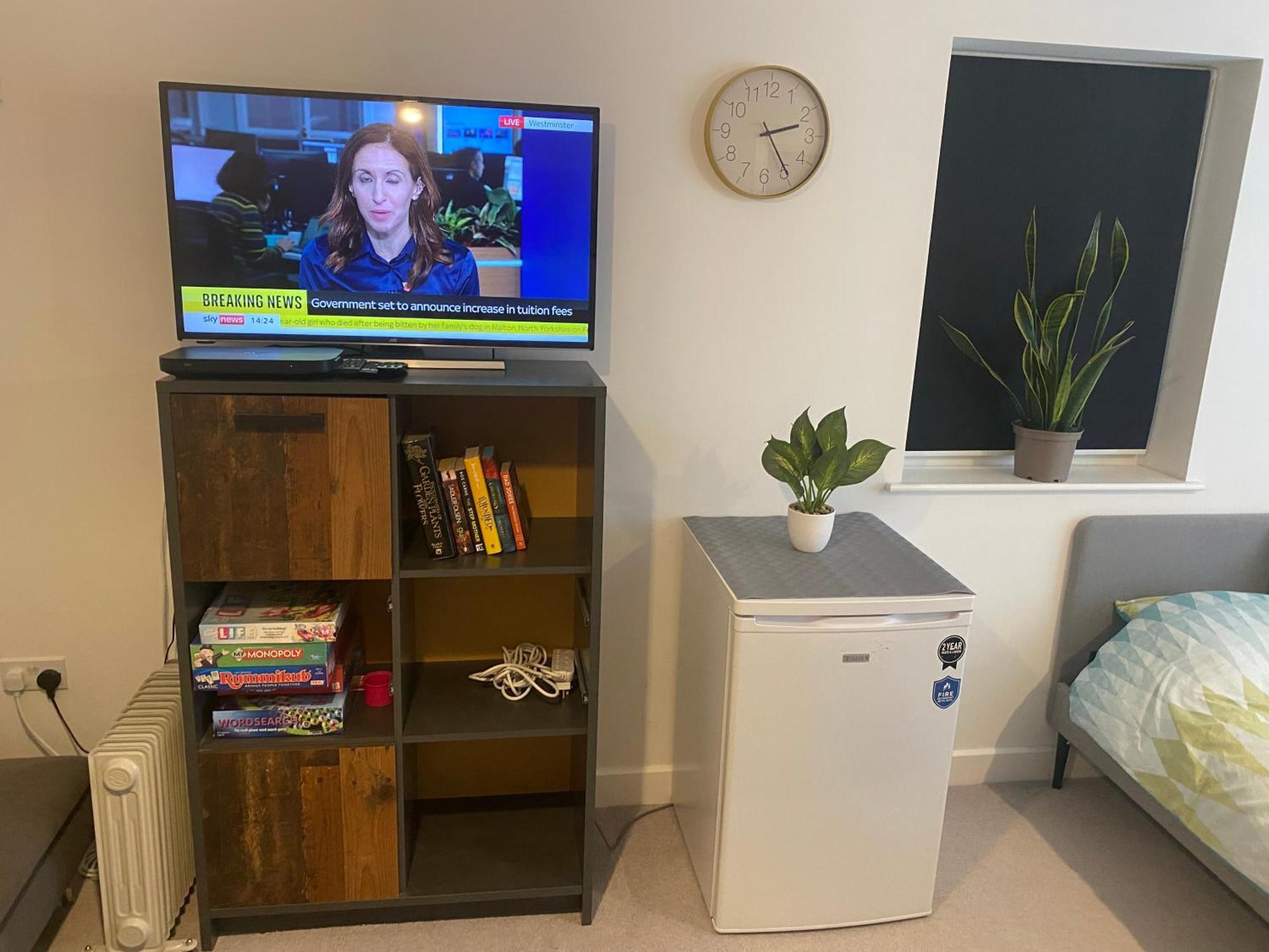 Very Large Double Room With Corner Sofa, Sky Tv, Netflix Etc, Fridge And Microwave Newhaven Luaran gambar